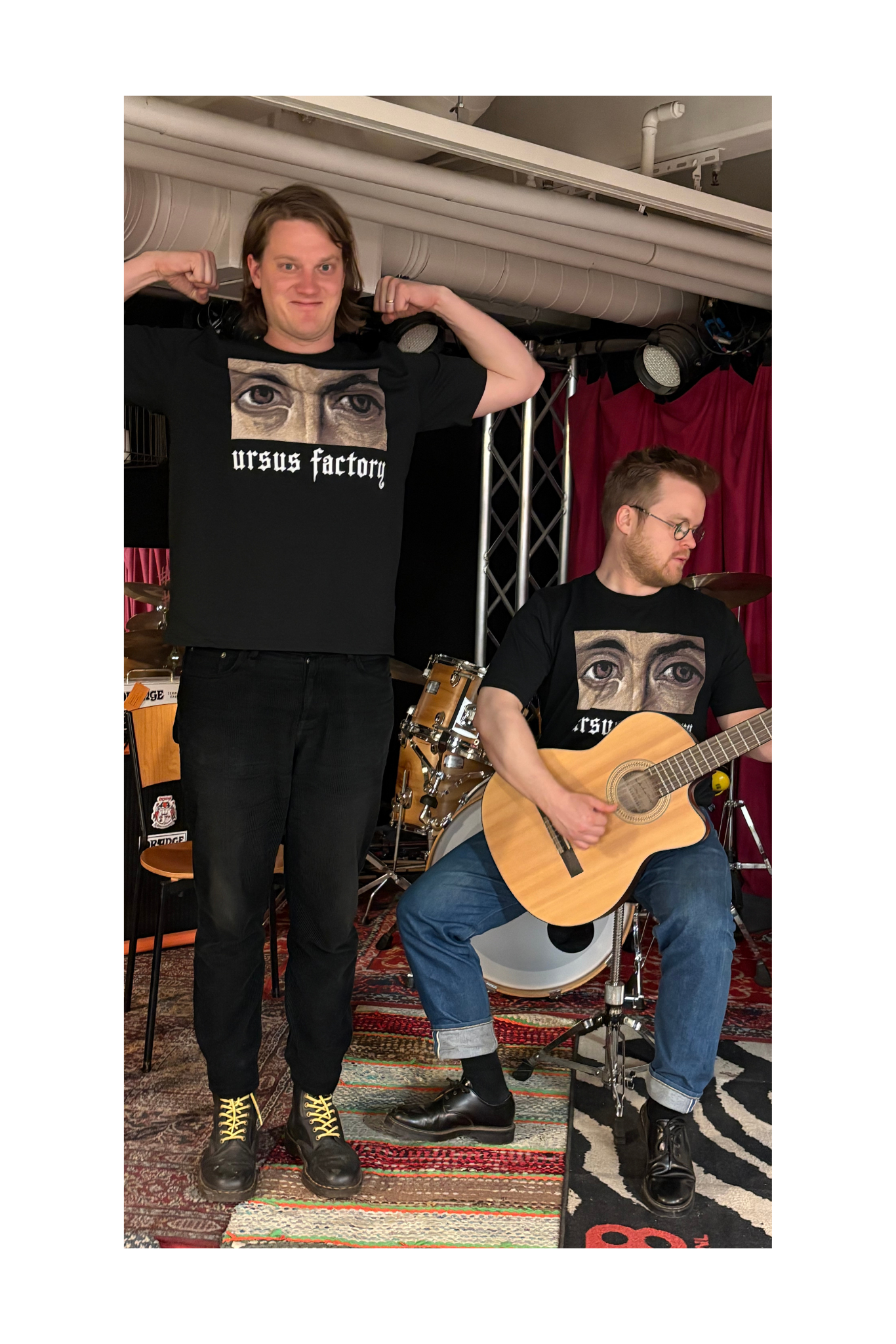 Oletko siellä t-paita